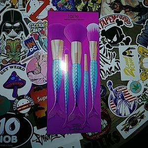 Sale LOWEST Minutes to mermaid brush set BNIB